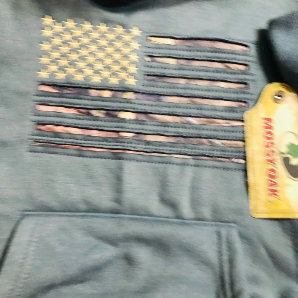 Mossy Oak boy’s hoodie Kangaroo Pockes pull over long sleeve gray/camo.5/6